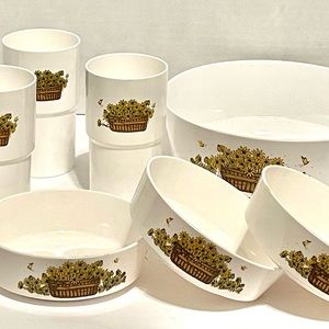 Vintage Sterilite 5 Piece Matching Salad Bowl Set and 4 Cups Daisies In basket